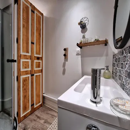 Logis Sainte Claire * مونْتوبا